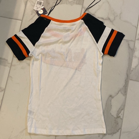 Women’s San Francisco Giants t-shirt.  Go Giants - Picture 5 of 6